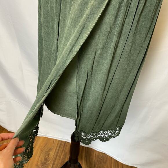 Cupio Dusty Sage Embroidered Back Slit Tank Top Shirt Size Large Womens - Picture 7 of 11